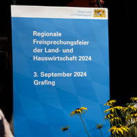 Plakat mit Logo der Regierung von Oberbayern und Text: Regionale Freisprechuingsfeier der Land- und Hauswirtschaft 2024, 3. September 2024 Grafing